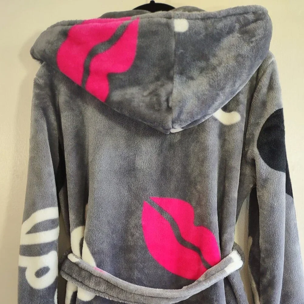 👄 BETSEY JOHNSON Love Lips Plush Spa Robe w/ Hood Indie XS/Small